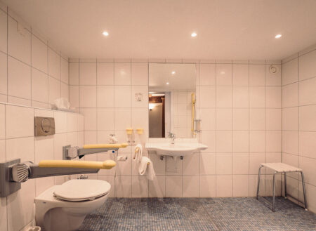 Barrierefreies Bad im Hotelzimmer
