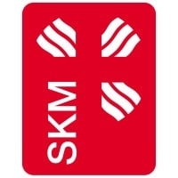 Ein rotes Quadrat in dem mit weißer Schrift skm steht